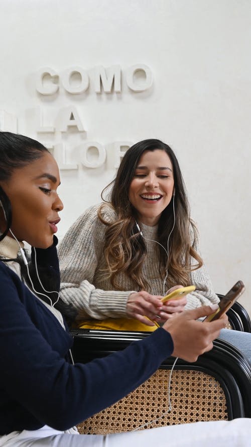 有关一起, 分享, 听音乐的免费素材视频