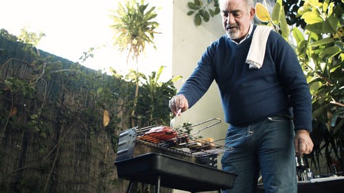 有关人, 低角度视图, 後院的免费素材视频