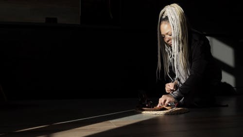 有关坐, 室内, 念珠的免费素材视频