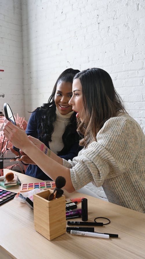 有关化妆品, 垂直视频, 女性的免费素材视频