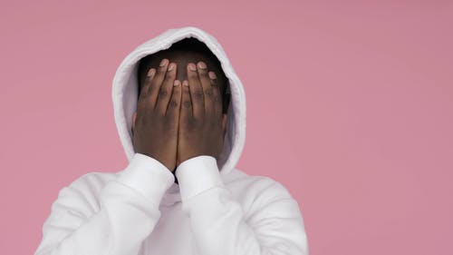 有关人, 偷看一个嘘声, 工作室拍摄的免费素材视频