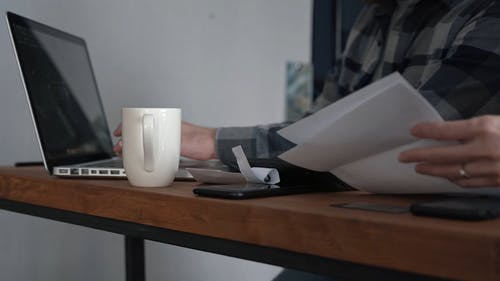 有关一杯咖啡, 咖啡杯, 手的免费素材视频
