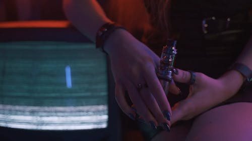 有关吸电子烟, 尼古丁, 手的免费素材视频