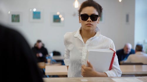 有关人, 付款, 受损的免费素材视频