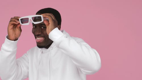 有关中等特写, 人, 伸出舌头的免费素材视频