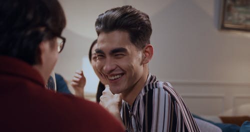 有关友谊, 在家, 在桌子上的免费素材视频