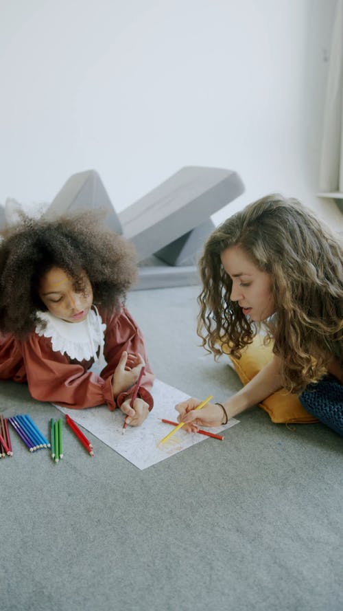 有关上色, 儿童, 垂直视频的免费素材视频