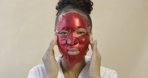 有关卷发, 浴衣, 看着相机的免费素材视频