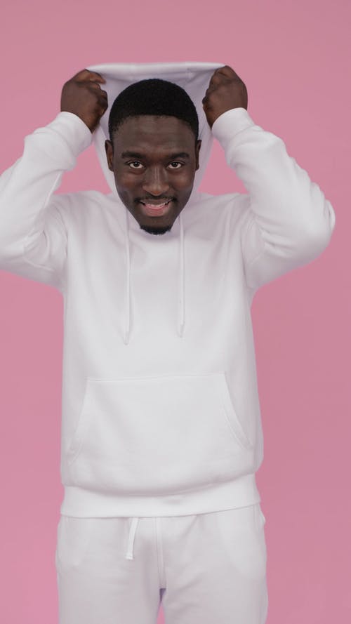 有关休闲装, 兜帽, 垂直视频的免费素材视频