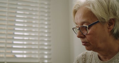 有关女人, 奶奶, 特写的免费素材视频