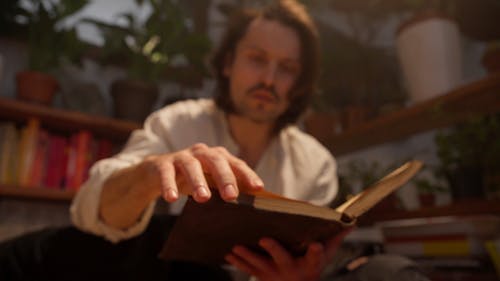 有关中年, 人, 从下面的免费素材视频