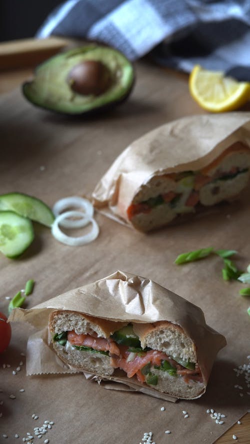 有关吃, 咬, 垂直视频的免费素材视频