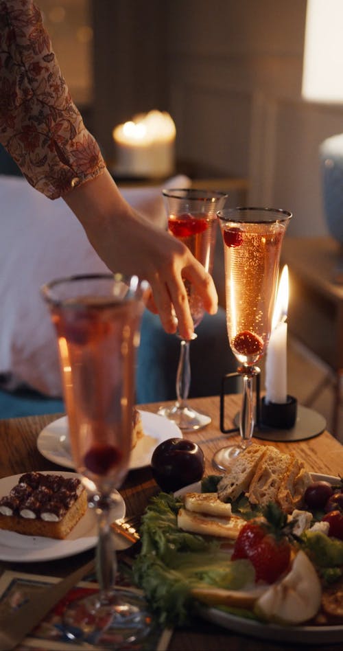 有关勾引, 喝, 垂直视频的免费素材视频