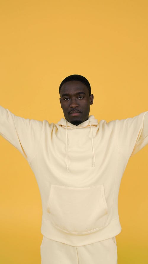 有关休闲装, 伸展, 兜帽的免费素材视频