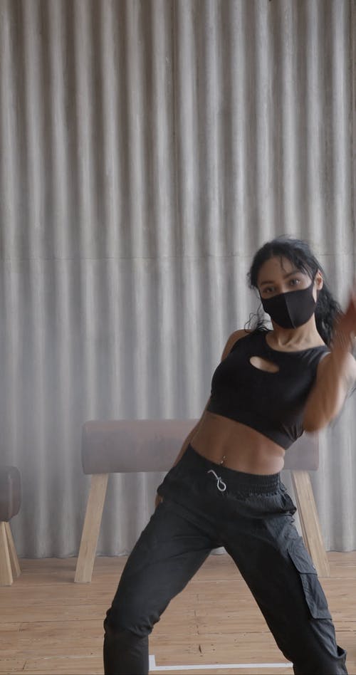 有关主动穿着, 垂直视频, 女人的免费素材视频