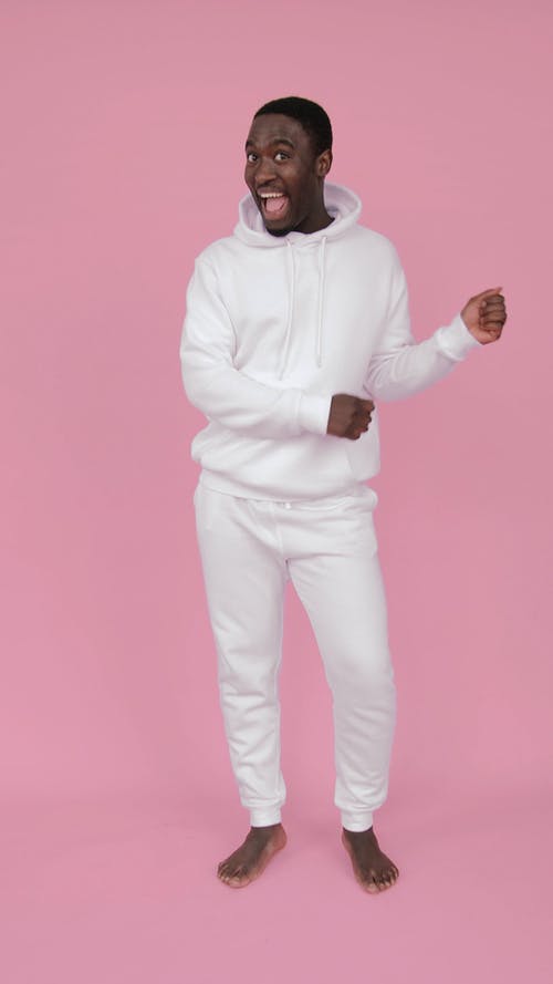 有关休闲装, 兜帽, 垂直视频的免费素材视频