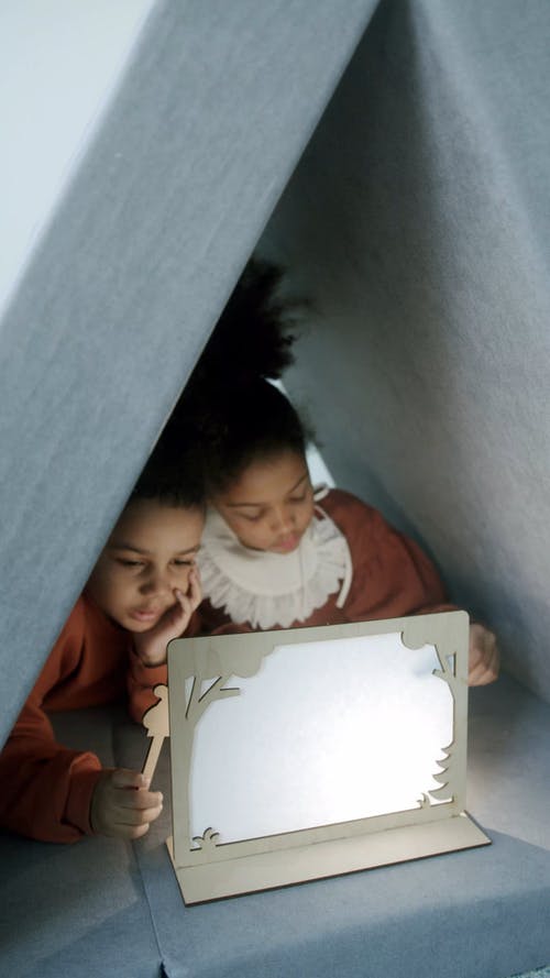 有关一起, 兄弟姐妹, 光与影的免费素材视频