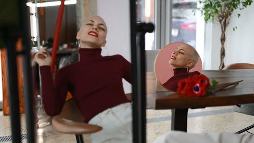 有关反射, 口红, 女人的免费素材视频