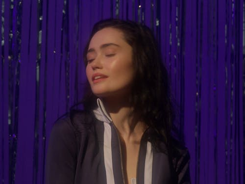 有关信心, 咖啡色头发的女人, 女人的免费素材视频