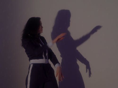 有关墙背景, 女人, 女孩的免费素材视频