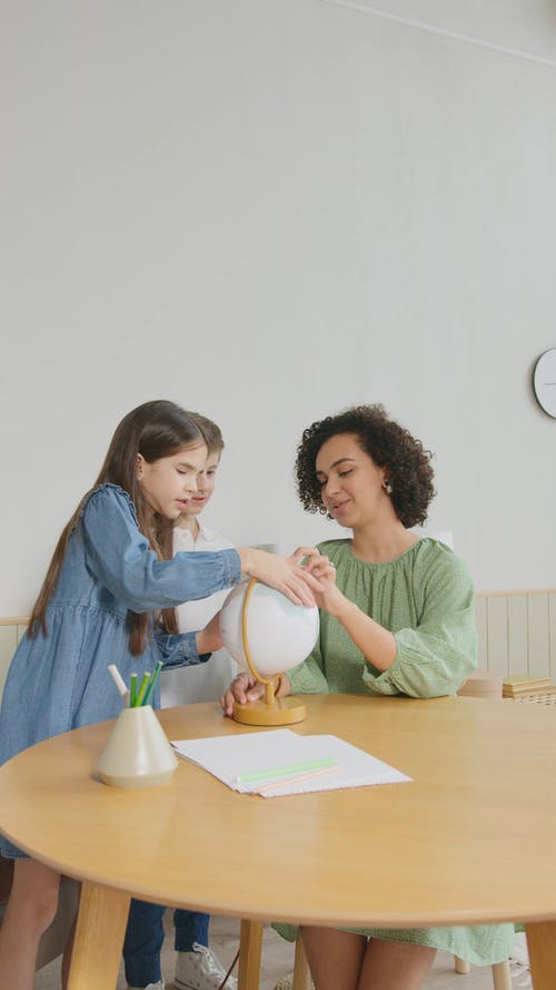 有关初级, 同学, 商量的免费素材视频