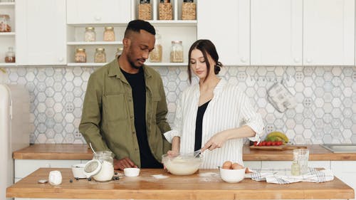 有关享受, 人, 在家的免费素材视频