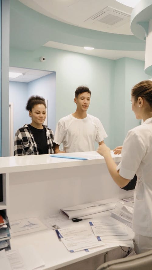 有关一对, 医护人员, 医疗专业人员的免费素材视频