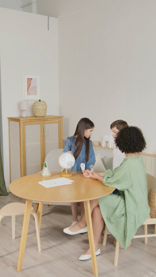 有关保护, 初级, 同学的免费素材视频