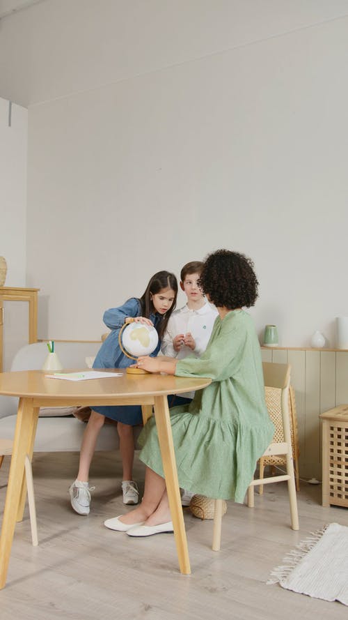 有关初级, 同学, 商量的免费素材视频