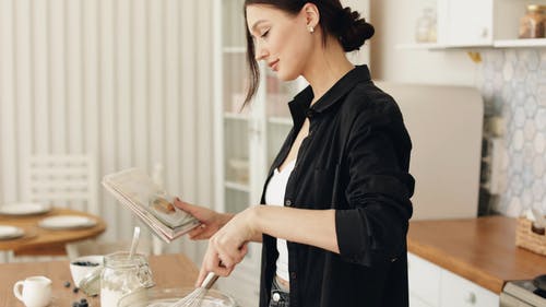 有关女人, 女性, 厨房的免费素材视频