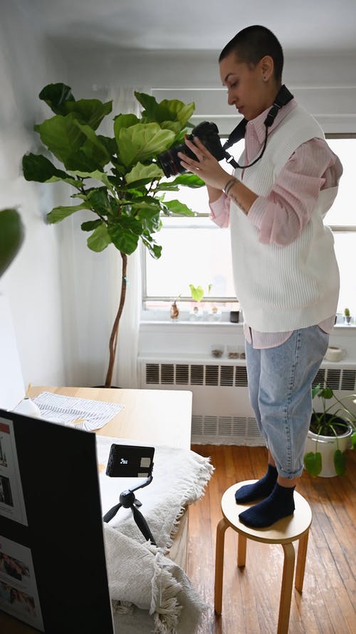 有关人, 在家, 垂直视频的免费素材视频