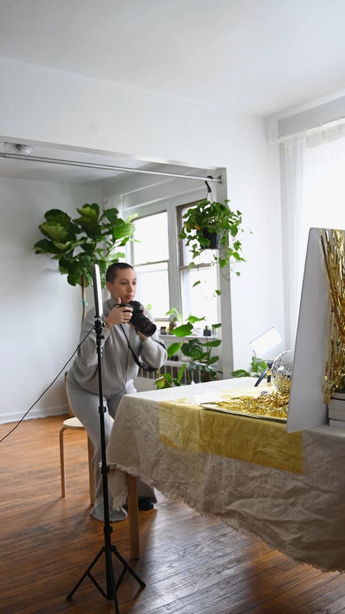 有关人, 在家, 垂直视频的免费素材视频