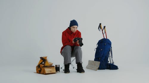 有关（顶部有小羊毛球的）羊毛帽子, 3C用品, 升火的木柴的免费素材视频