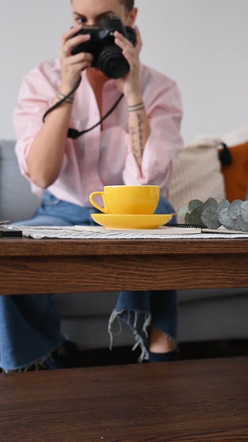 有关人, 在家, 垂直视频的免费素材视频