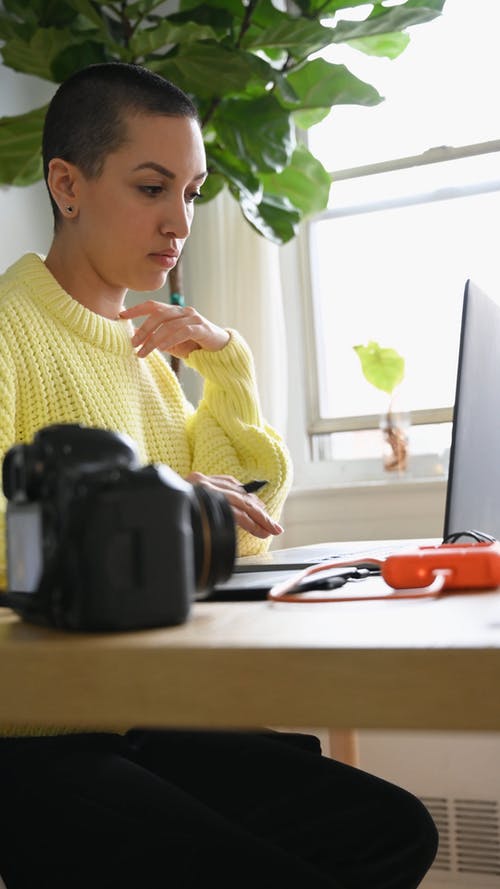 有关cameera, 人, 垂直视频的免费素材视频