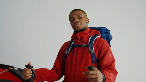 有关人, 冬装, 工作室拍摄的免费素材视频