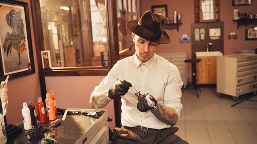 有关人, 修修补补, 刺青的免费素材视频