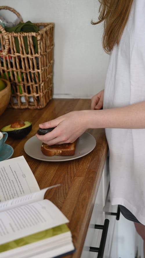 有关刀, 垂直视频, 女人的免费素材视频