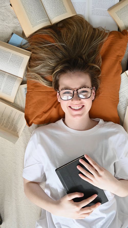 有关包围, 垂直视频, 室内的免费素材视频