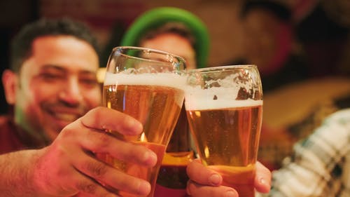 有关友谊, 啤酒, 圣帕特里克节的免费素材视频
