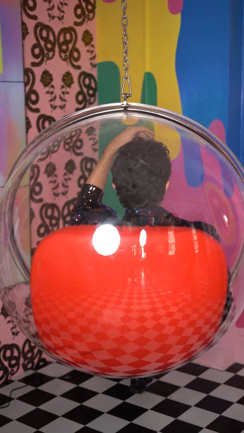 有关化妆, 地板, 坐的免费素材视频