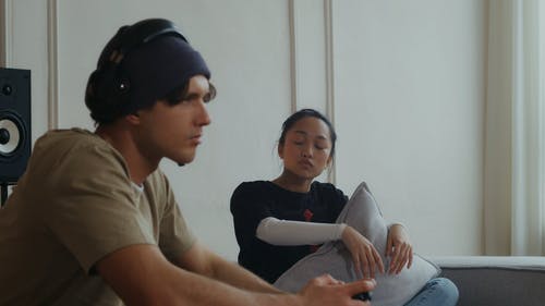 有关一对, 不悦, 人的免费素材视频