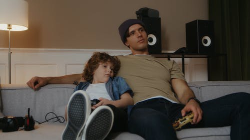 有关3C用品, 人, 呆在家里的免费素材视频