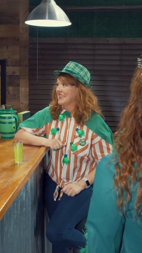 有关喝, 垂直视频, 女人的免费素材视频