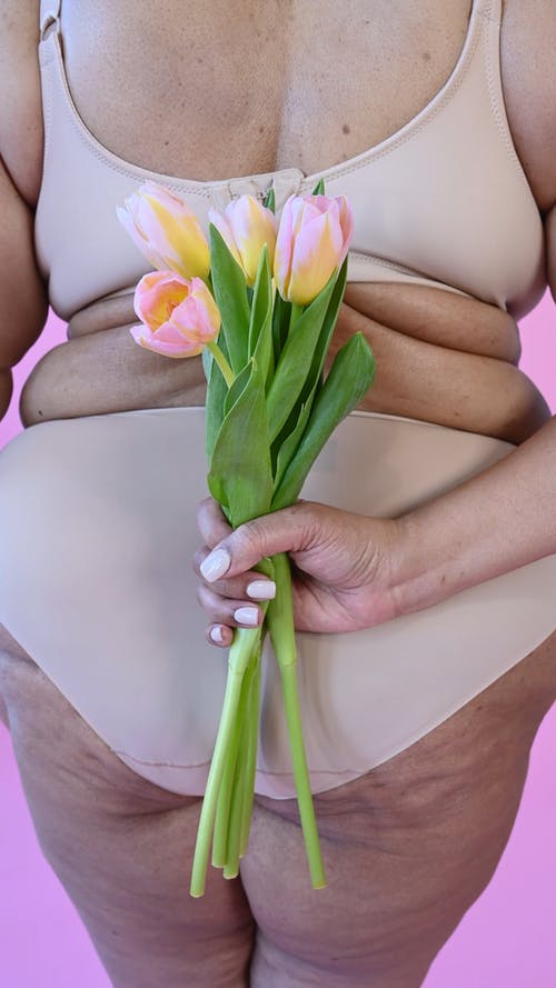 有关内衣, 后背, 咖啡色头发的女人的免费素材视频