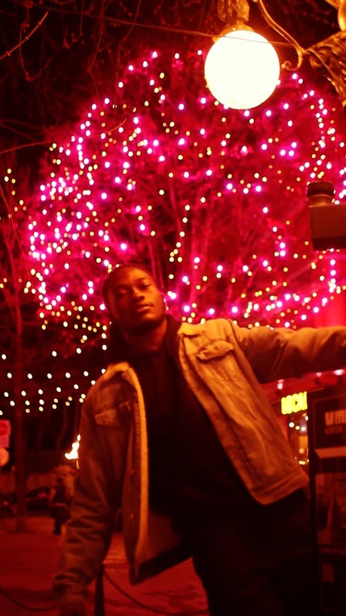 有关垂直视频, 年輕, 發光的的免费素材视频