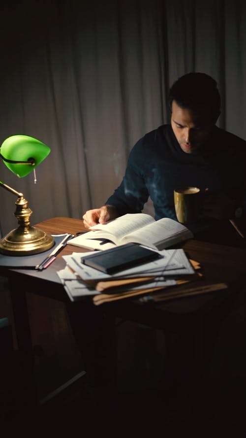 有关一杯咖啡, 人, 台灯的免费素材视频