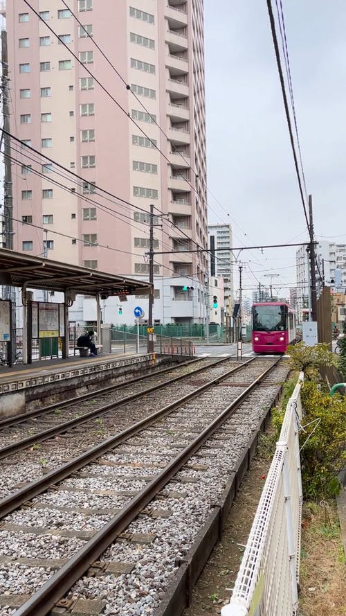 有关东京樱花电车, 丰岛区, 垂直视频的免费素材视频