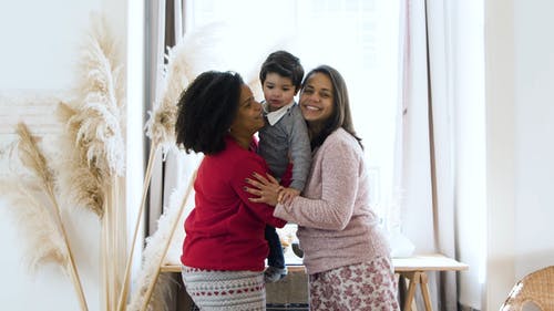 有关LGBT-H, 儿童, 在家的免费素材视频