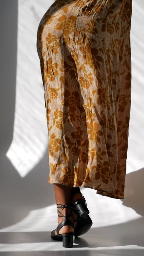 有关垂直视频, 摆姿势, 日光的免费素材视频